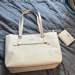 Coach tote in cream/off white with matching wallet